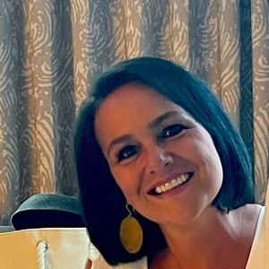 Meet your Posher, Lora